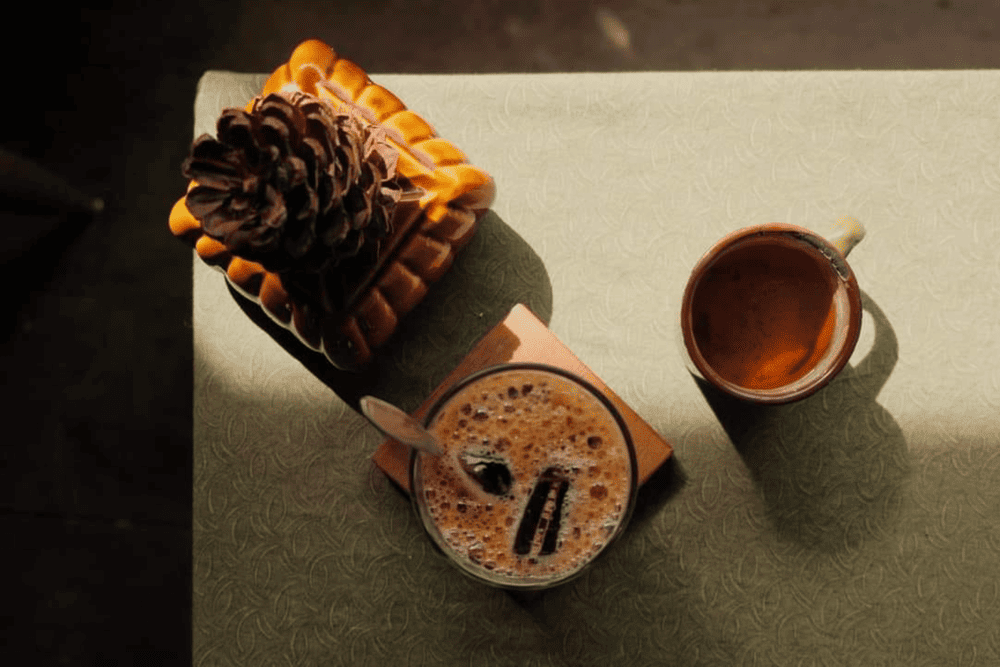 Menu thức uống chủ yếu về cà phê, trà với giá hợp lý chỉ từ 20.000 VND (Nguồn: Fanpage Gạt tàn đời)